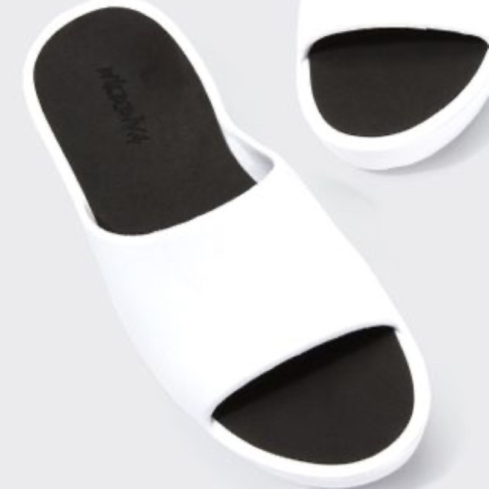 WILD DIVA | size 5 white faux leather platform slides
